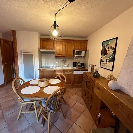 Appartement Vue Magnifique Avec Piscine,pied Des Pistes De Ski,garage *